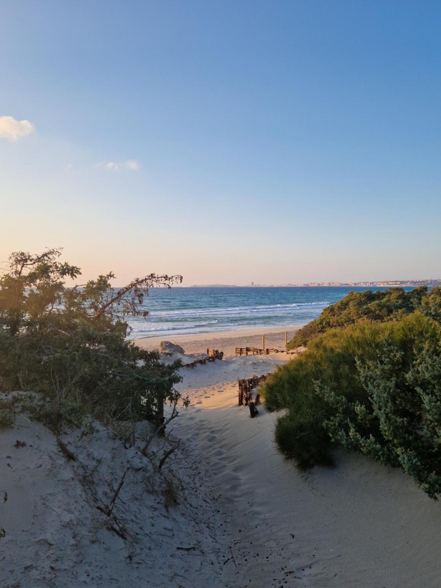 Villa Maria In Puglia Con Pineta Vicino Al Mare Torre Suda Bagian luar foto